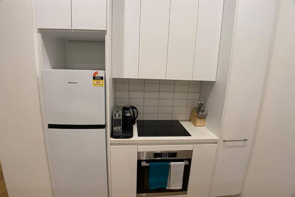 Luxe 2Br Executive Apartment Kingston Pool Parking Wifi Bbq Wine Bagian luar foto