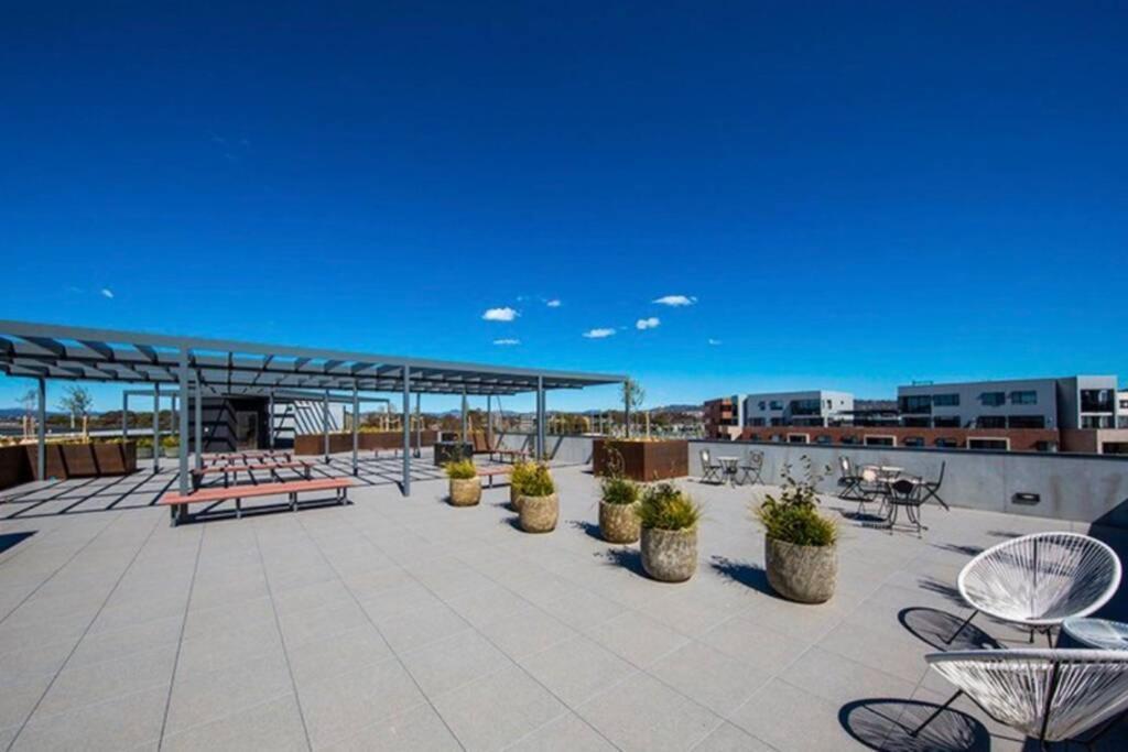 Luxe 2Br Executive Apartment Kingston Pool Parking Wifi Bbq Wine Bagian luar foto