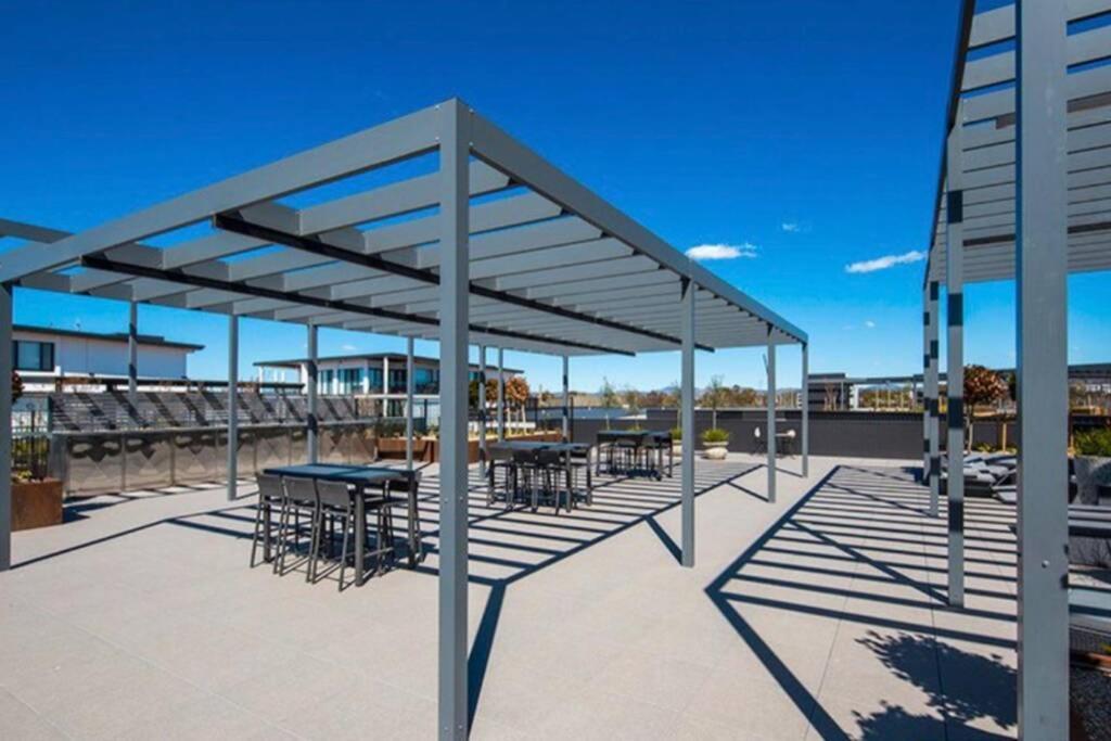 Luxe 2Br Executive Apartment Kingston Pool Parking Wifi Bbq Wine Bagian luar foto