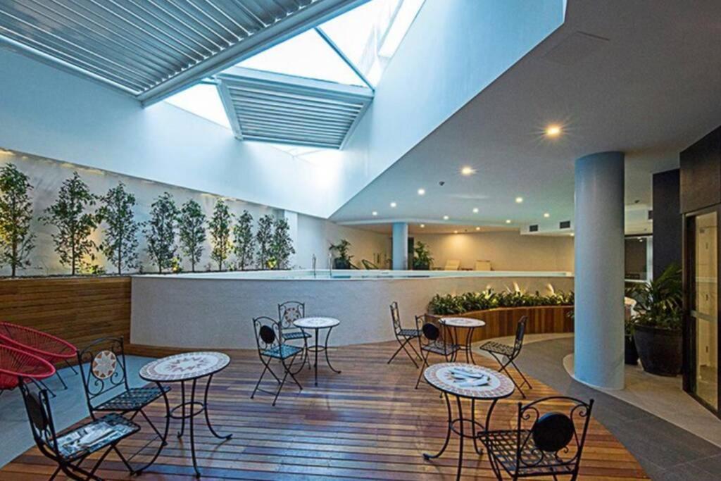 Luxe 2Br Executive Apartment Kingston Pool Parking Wifi Bbq Wine Bagian luar foto