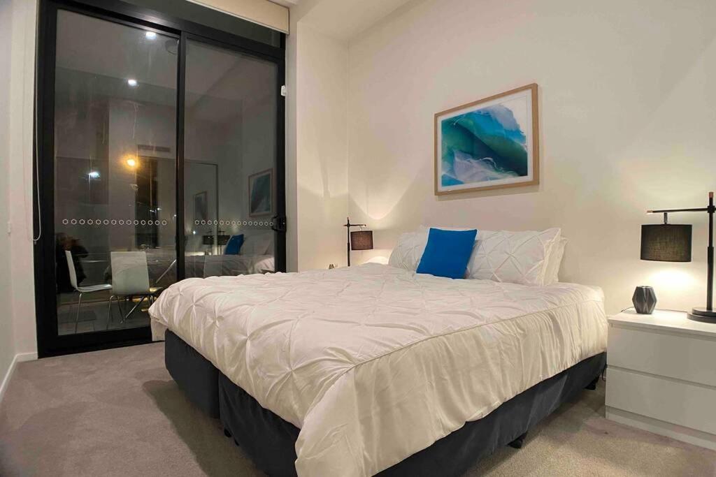 Luxe 2Br Executive Apartment Kingston Pool Parking Wifi Bbq Wine Bagian luar foto