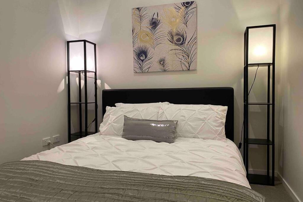 Luxe 2Br Executive Apartment Kingston Pool Parking Wifi Bbq Wine Bagian luar foto
