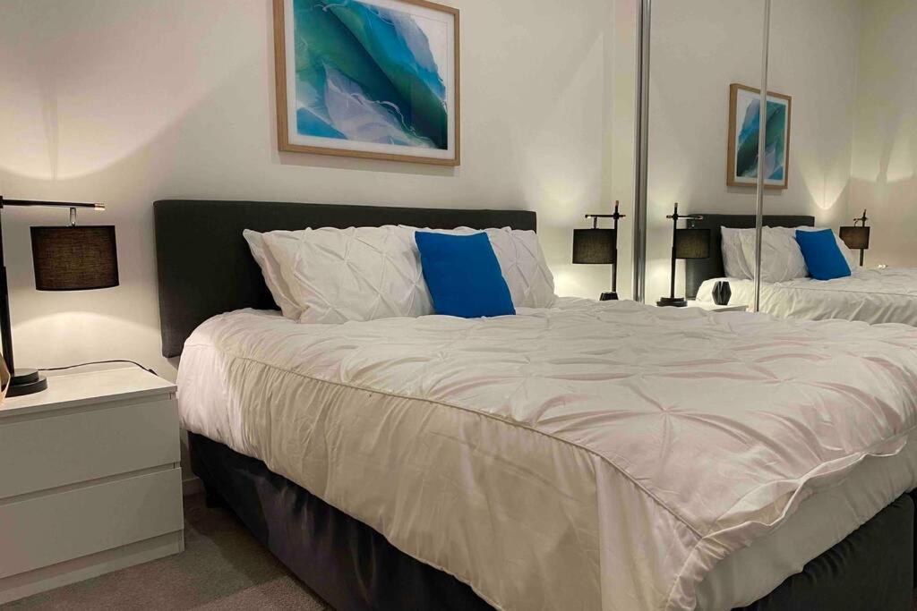 Luxe 2Br Executive Apartment Kingston Pool Parking Wifi Bbq Wine Bagian luar foto