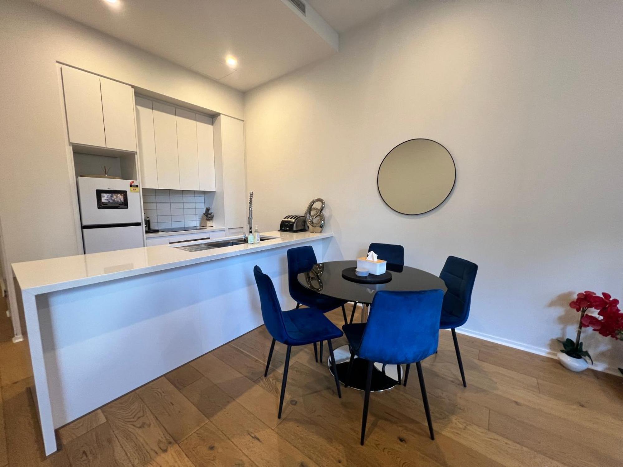 Luxe 2Br Executive Apartment Kingston Pool Parking Wifi Bbq Wine Bagian luar foto